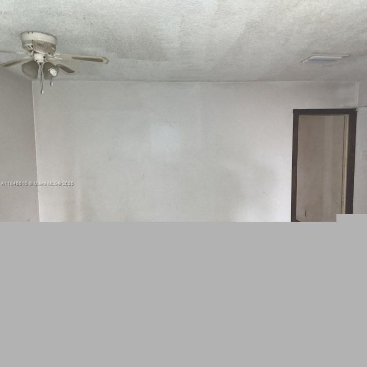 На продажу: $199,900 (5 спален, 2 ванн, 2013 Квадратных фут)