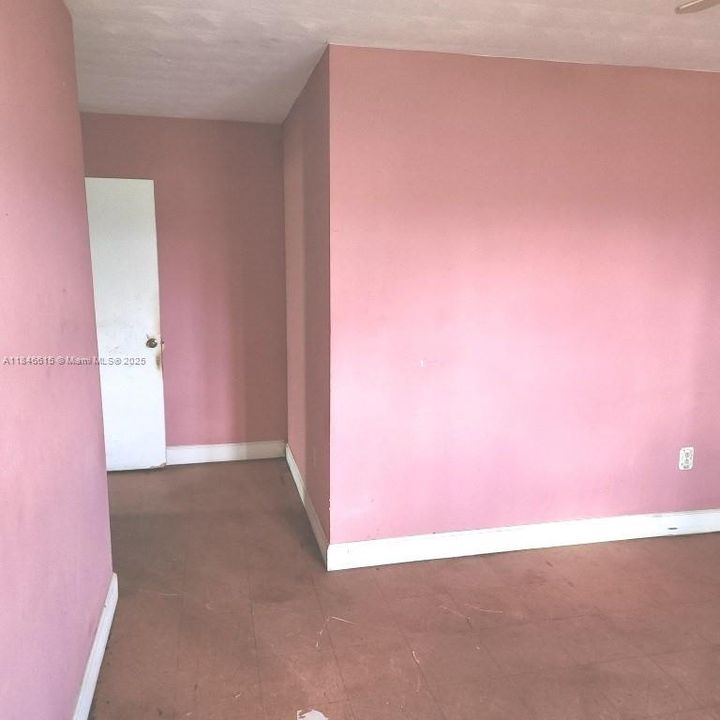 На продажу: $199,900 (5 спален, 2 ванн, 2013 Квадратных фут)