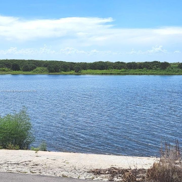 На продажу: $199,900 (5 спален, 2 ванн, 2013 Квадратных фут)