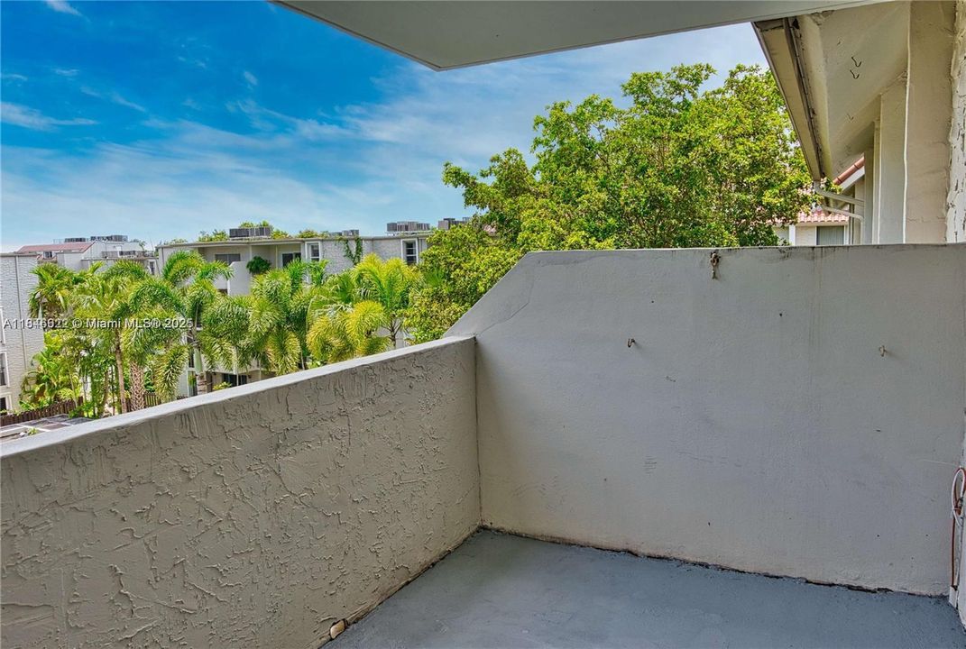 На продажу: $299,900 (2 спален, 2 ванн, 1110 Квадратных фут)