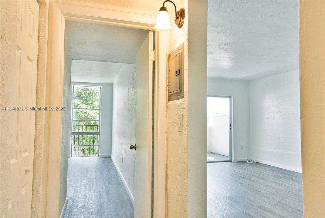 На продажу: $299,900 (2 спален, 2 ванн, 1110 Квадратных фут)