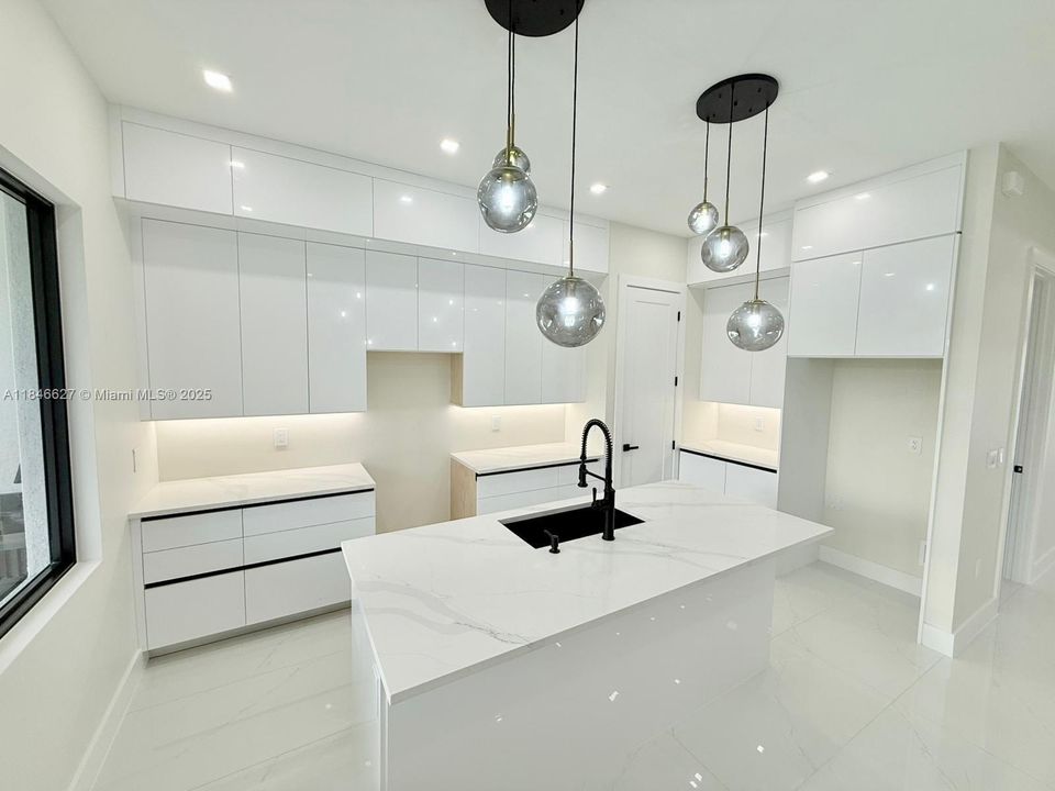 Vendido Recientemente: $450,000 (3 camas, 3 baños, 0 Pies cuadrados)