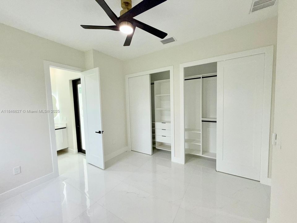 Vendido Recientemente: $450,000 (3 camas, 3 baños, 0 Pies cuadrados)