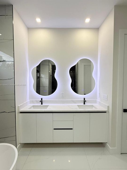 Vendido Recientemente: $450,000 (3 camas, 3 baños, 0 Pies cuadrados)