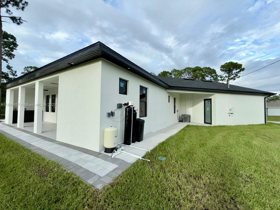 Vendido Recientemente: $450,000 (3 camas, 3 baños, 0 Pies cuadrados)