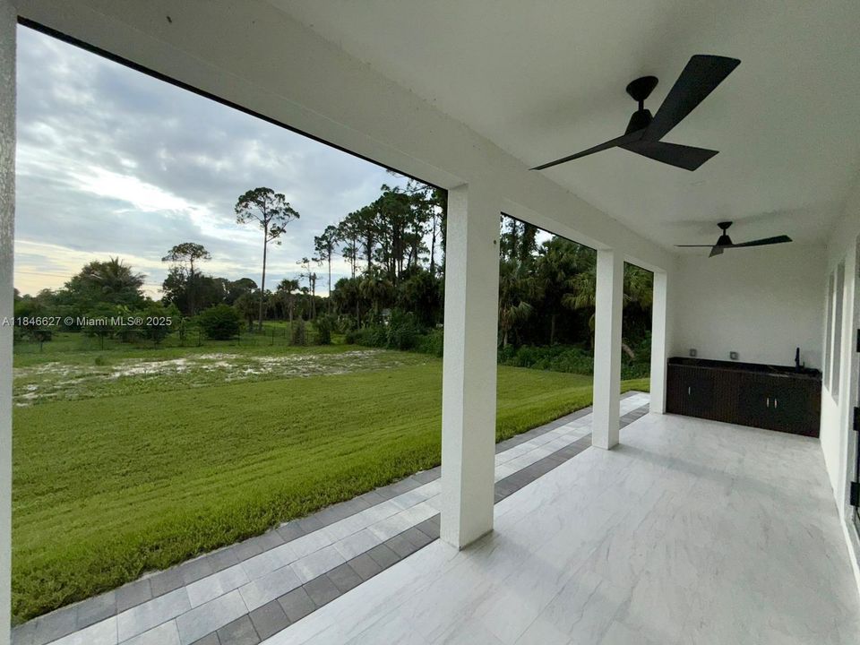 Vendido Recientemente: $450,000 (3 camas, 3 baños, 0 Pies cuadrados)