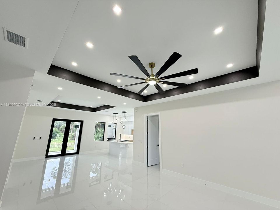 Vendido Recientemente: $450,000 (3 camas, 3 baños, 0 Pies cuadrados)