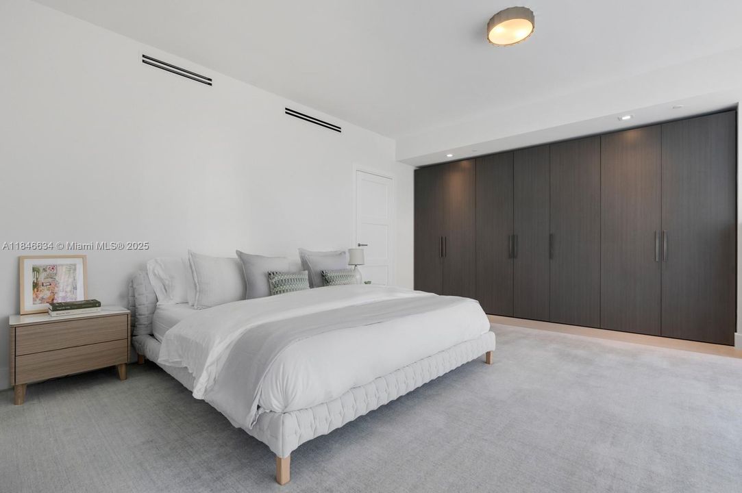 待售: $4,100,000 (3 贝兹, 3 浴室, 2042 平方英尺)