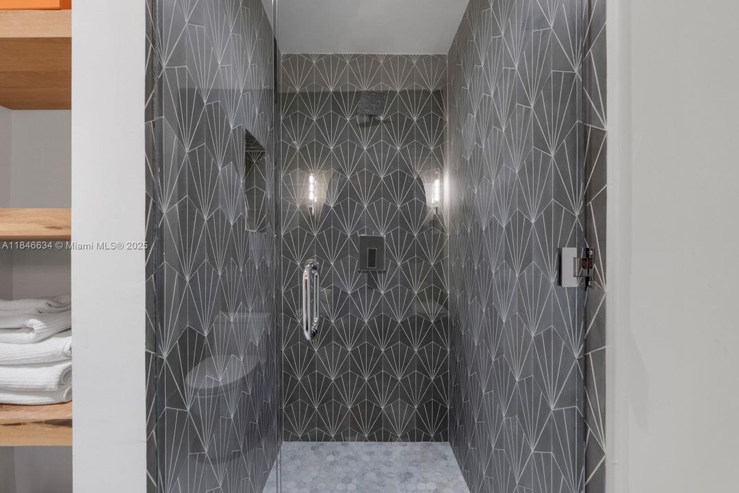 待售: $4,100,000 (3 贝兹, 3 浴室, 2042 平方英尺)