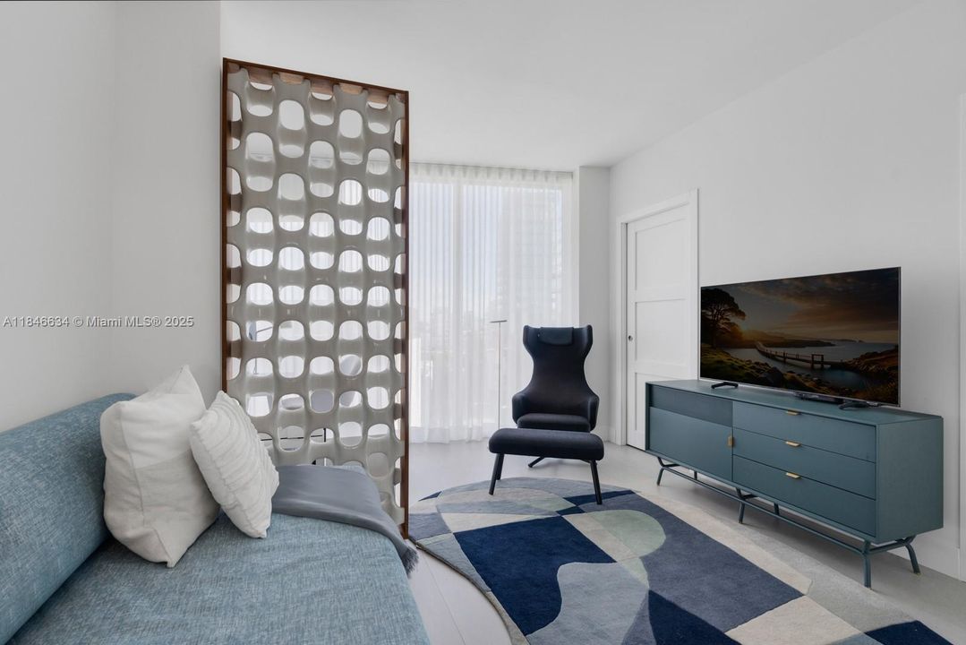 待售: $4,100,000 (3 贝兹, 3 浴室, 2042 平方英尺)