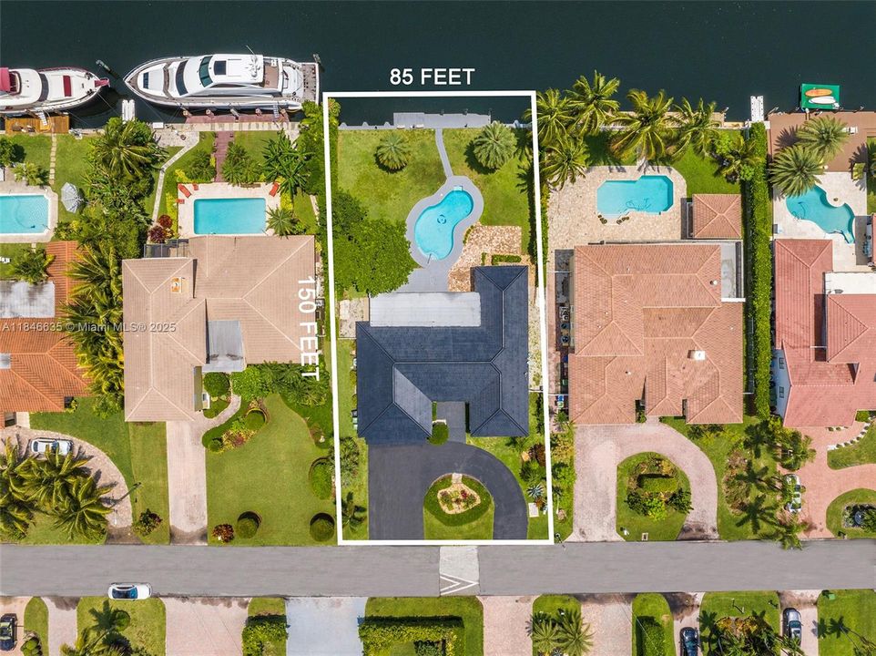 合同活跃: $2,699,000 (3 贝兹, 2 浴室, 2462 平方英尺)