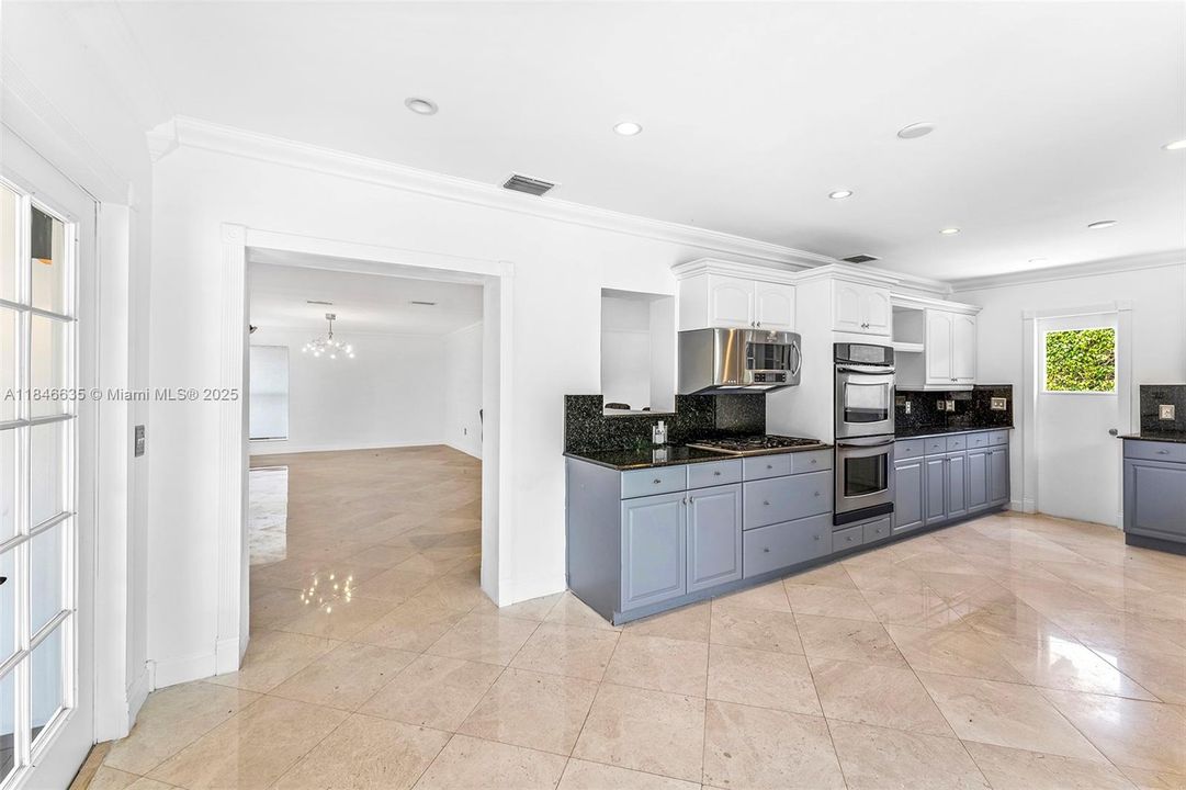 合同活跃: $2,699,000 (3 贝兹, 2 浴室, 2462 平方英尺)