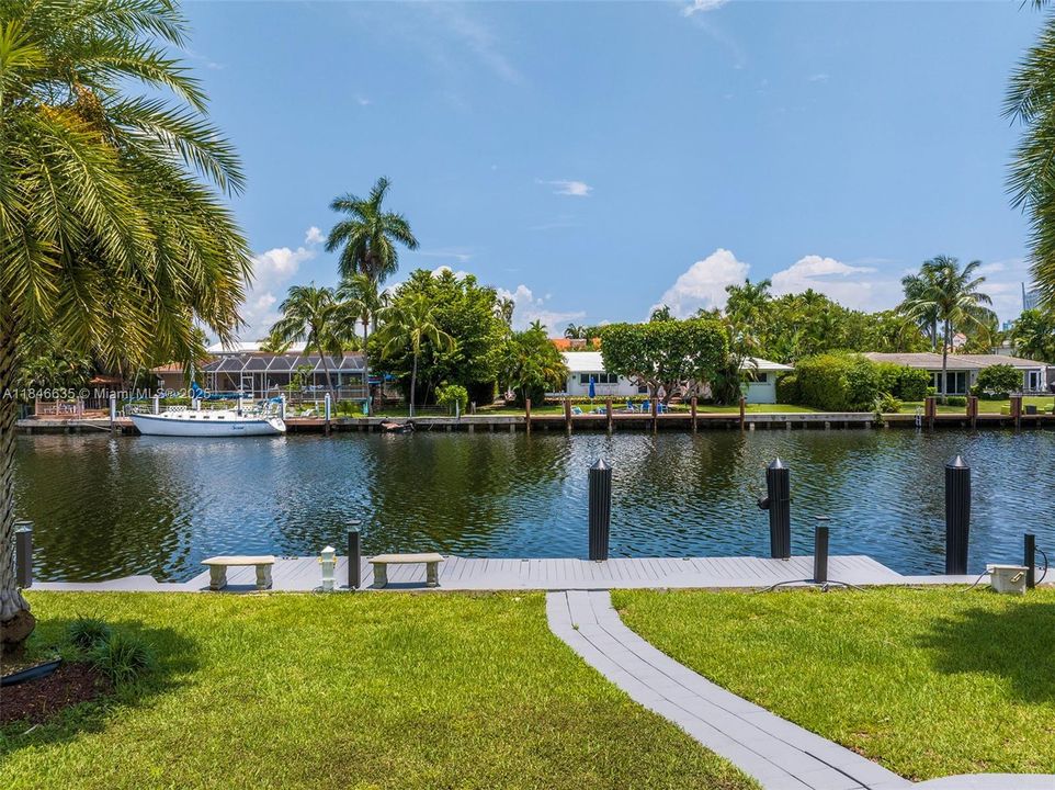 合同活跃: $2,699,000 (3 贝兹, 2 浴室, 2462 平方英尺)