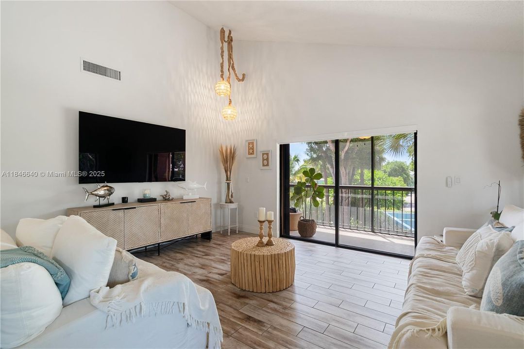 待售: $1,050,000 (3 贝兹, 3 浴室, 1271 平方英尺)