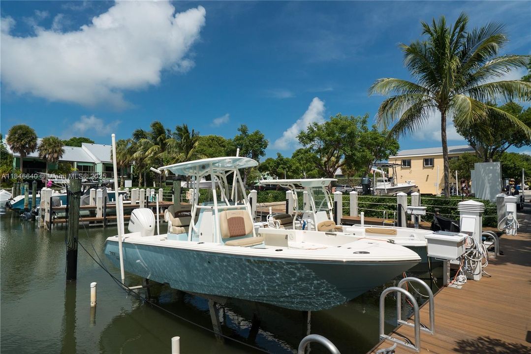 30 ft slip with boat lift 8,000 lbs