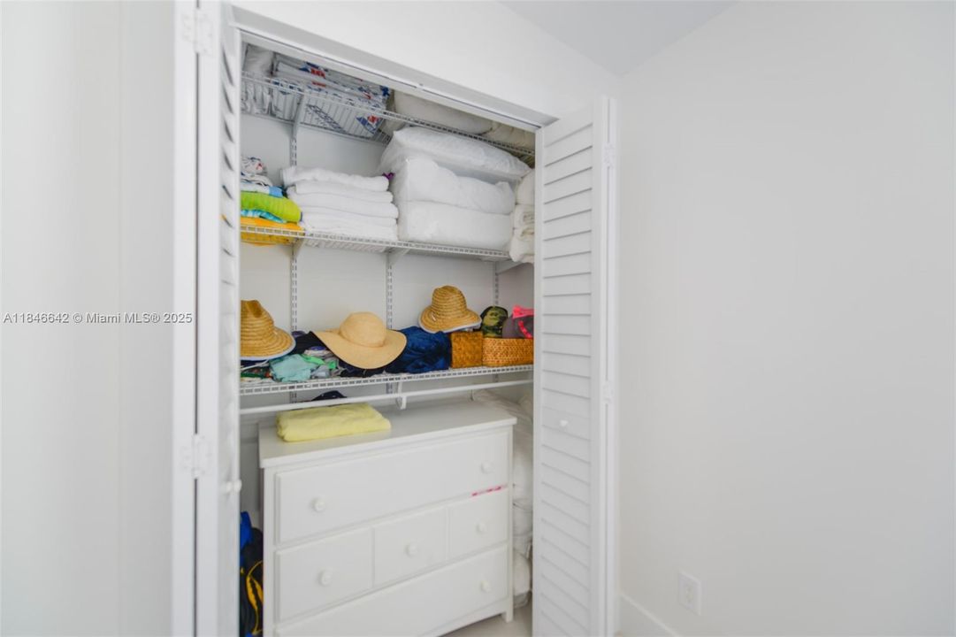 На продажу: $649,000 (2 спален, 2 ванн, 1045 Квадратных фут)