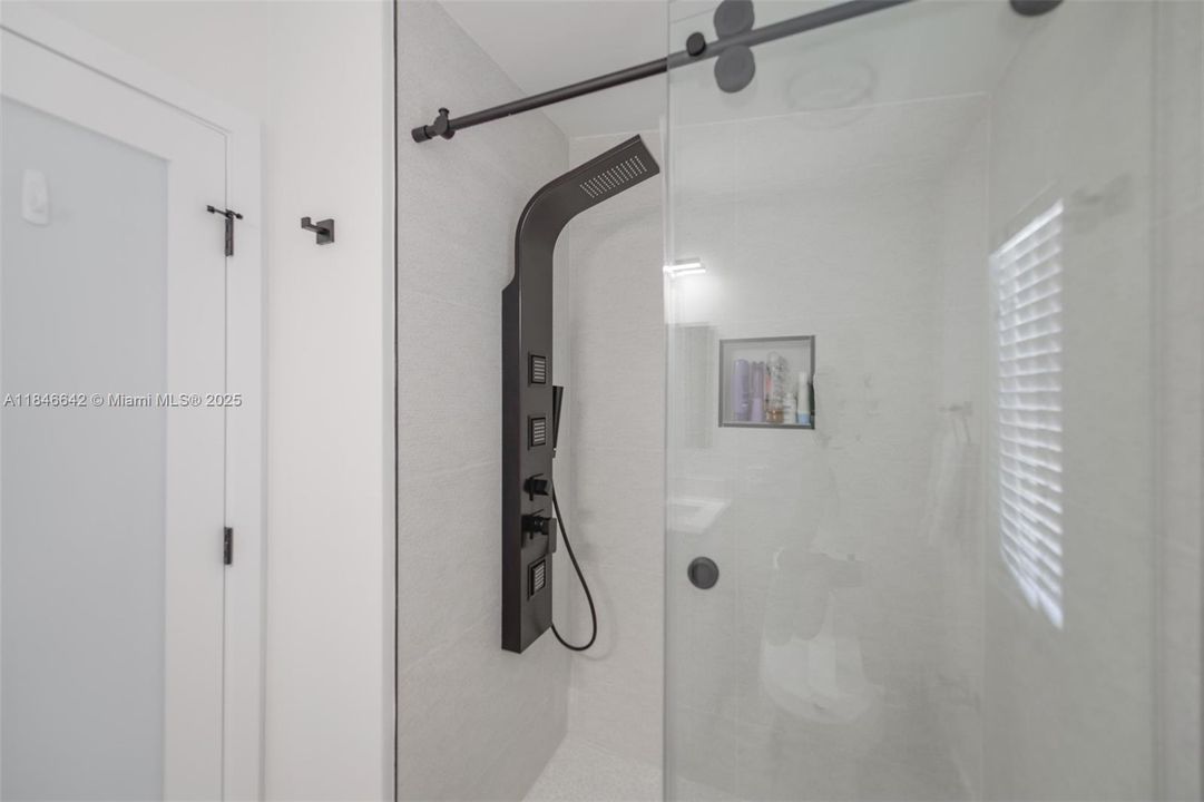 На продажу: $649,000 (2 спален, 2 ванн, 1045 Квадратных фут)