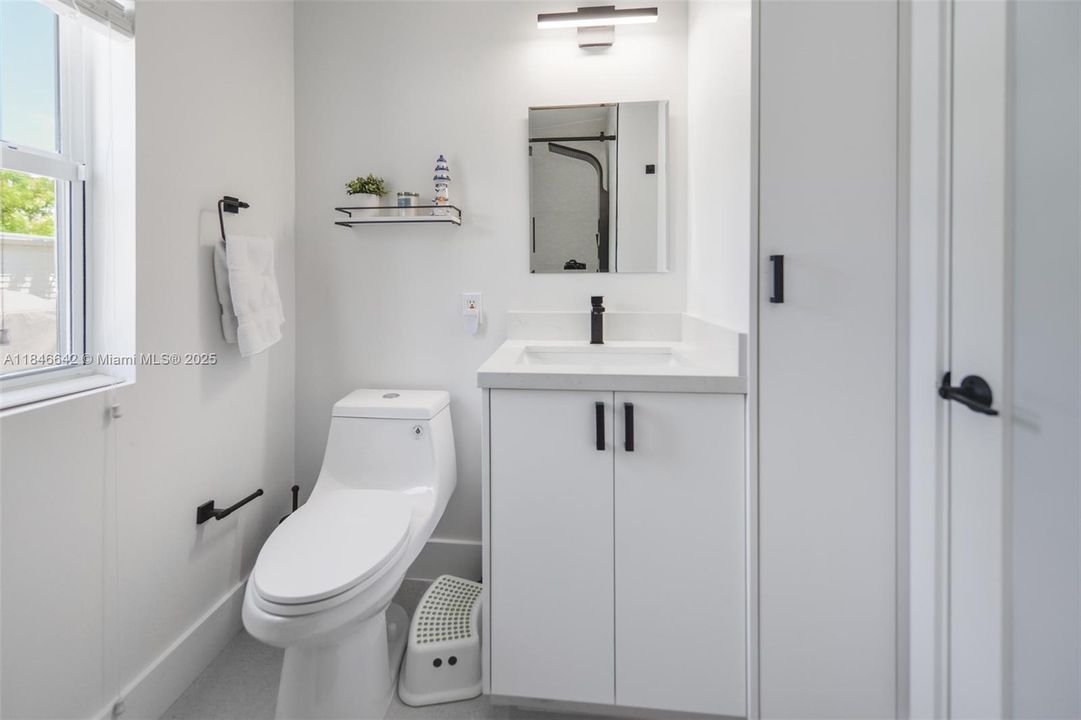 На продажу: $649,000 (2 спален, 2 ванн, 1045 Квадратных фут)