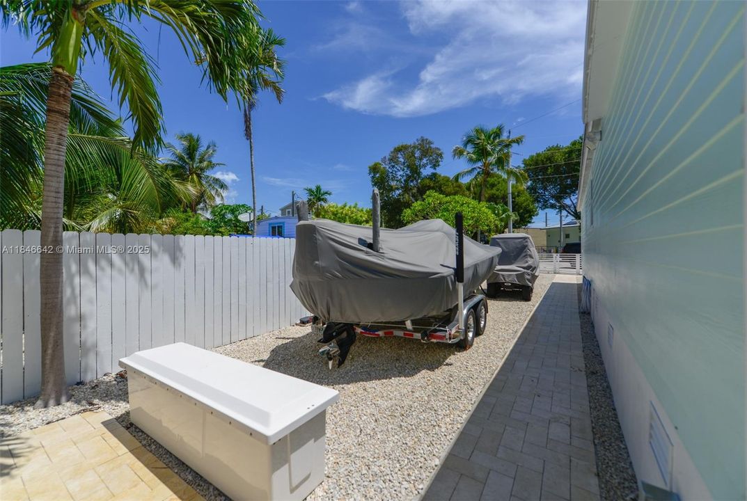 На продажу: $649,000 (2 спален, 2 ванн, 1045 Квадратных фут)