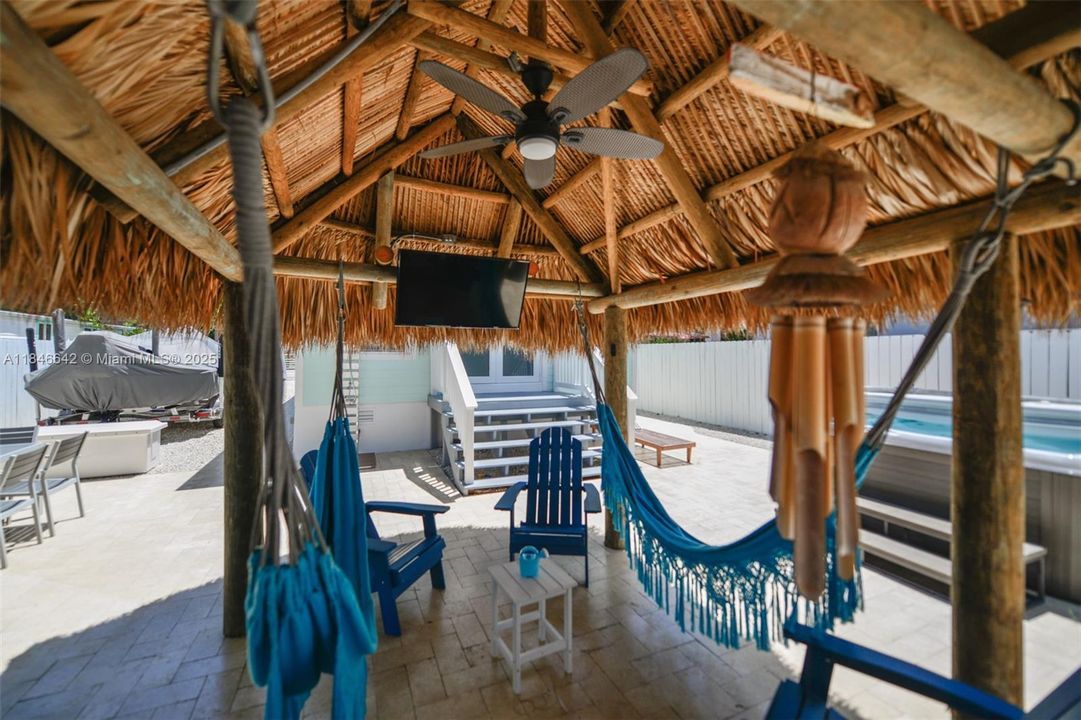 На продажу: $649,000 (2 спален, 2 ванн, 1045 Квадратных фут)