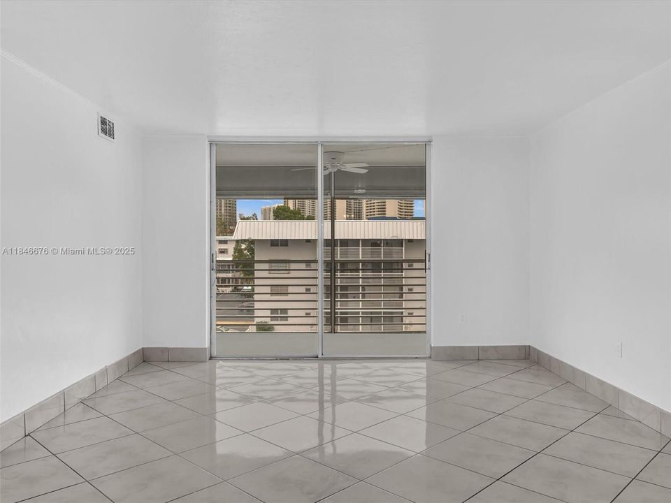 En Venta: $199,900 (2 camas, 2 baños, 1085 Pies cuadrados)