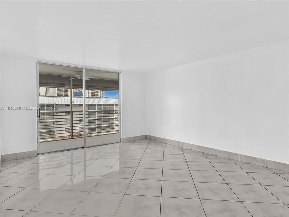 En Venta: $199,900 (2 camas, 2 baños, 1085 Pies cuadrados)