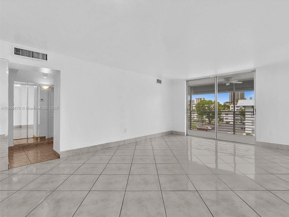 En Venta: $199,900 (2 camas, 2 baños, 1085 Pies cuadrados)