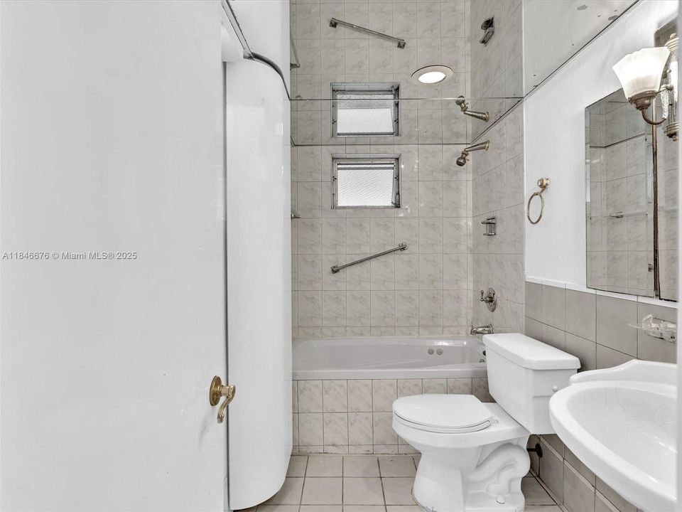 En Venta: $199,900 (2 camas, 2 baños, 1085 Pies cuadrados)