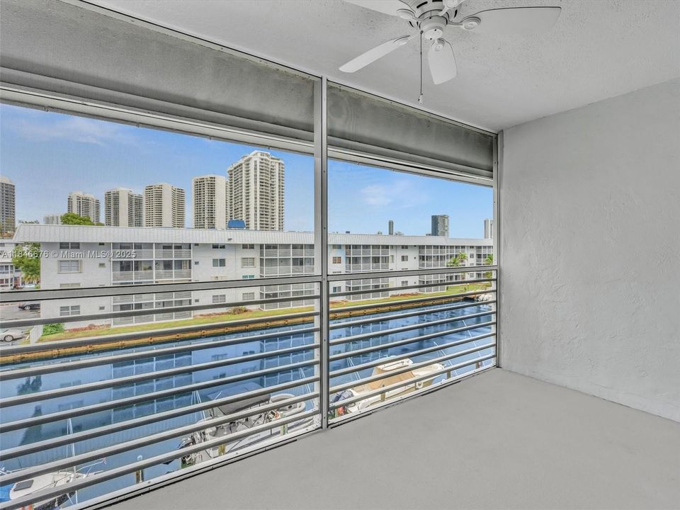 En Venta: $199,900 (2 camas, 2 baños, 1085 Pies cuadrados)