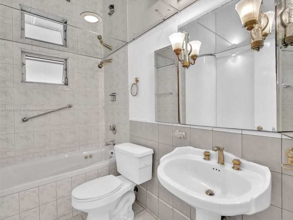 En Venta: $199,900 (2 camas, 2 baños, 1085 Pies cuadrados)