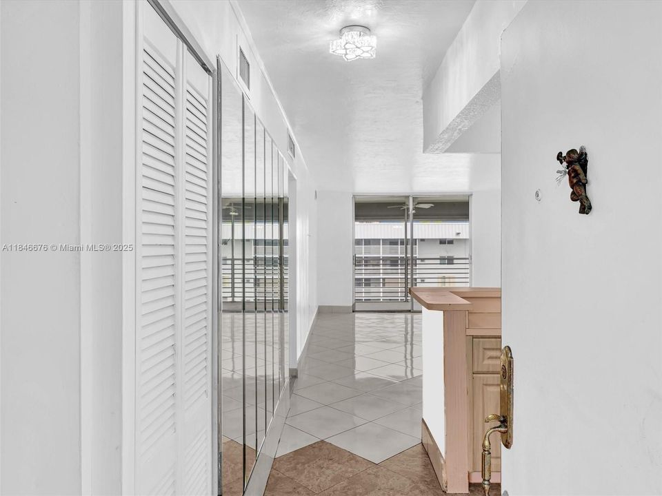 En Venta: $199,900 (2 camas, 2 baños, 1085 Pies cuadrados)