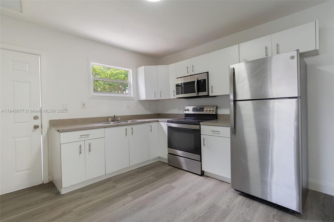 На продажу: $289,000 (3 спален, 2 ванн, 1086 Квадратных фут)