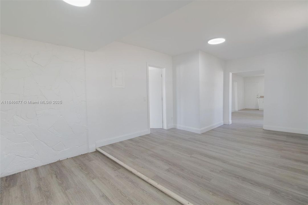 На продажу: $289,000 (3 спален, 2 ванн, 1086 Квадратных фут)