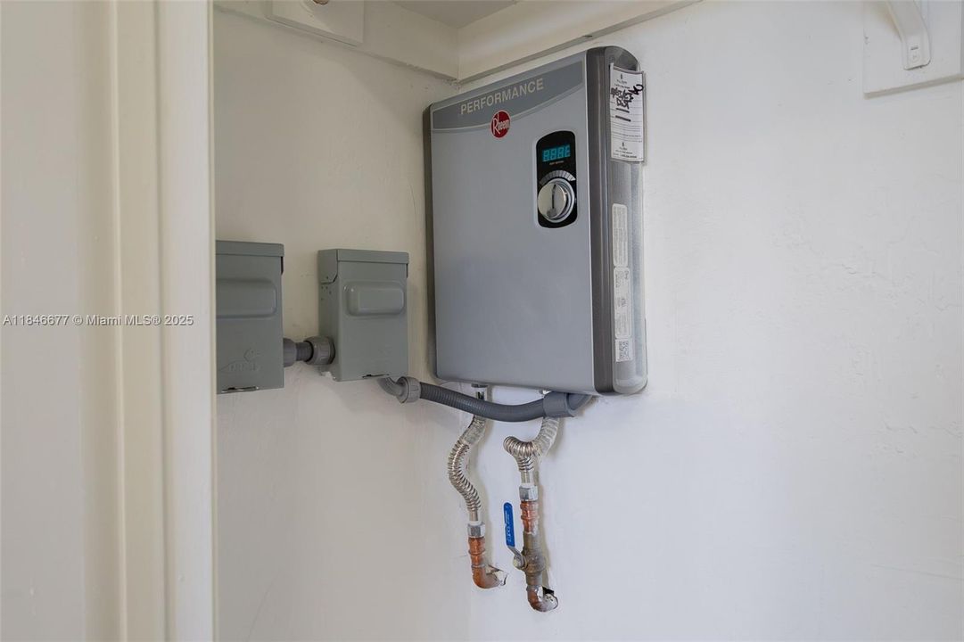 На продажу: $289,000 (3 спален, 2 ванн, 1086 Квадратных фут)