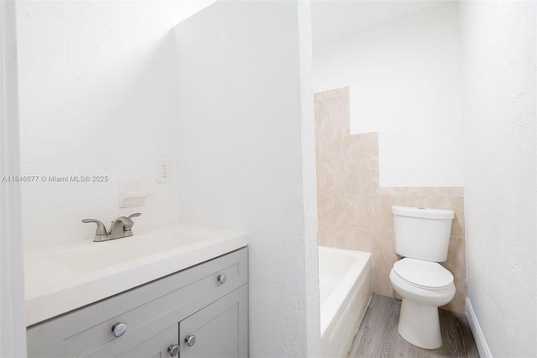 На продажу: $289,000 (3 спален, 2 ванн, 1086 Квадратных фут)