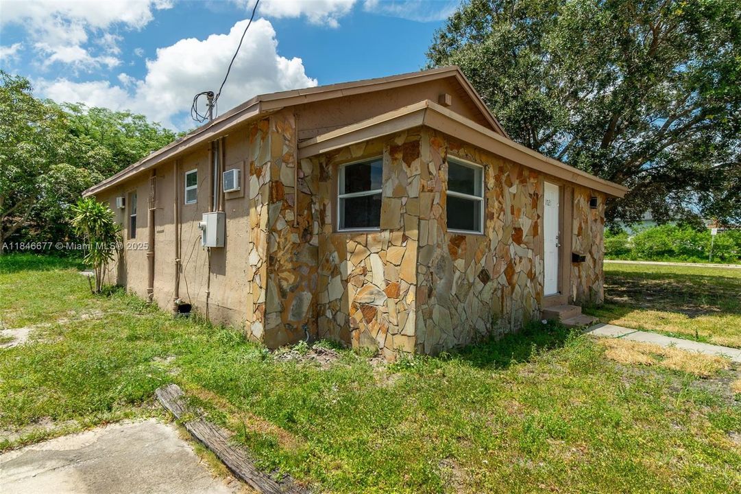 На продажу: $289,000 (3 спален, 2 ванн, 1086 Квадратных фут)