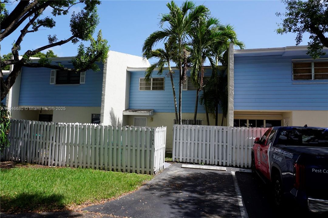 Недавно продано: $350,000 (3 спален, 2 ванн, 1458 Квадратных фут)