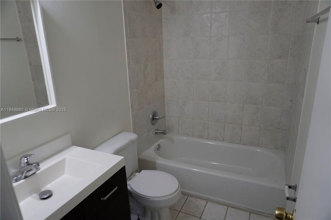 Недавно продано: $350,000 (3 спален, 2 ванн, 1458 Квадратных фут)