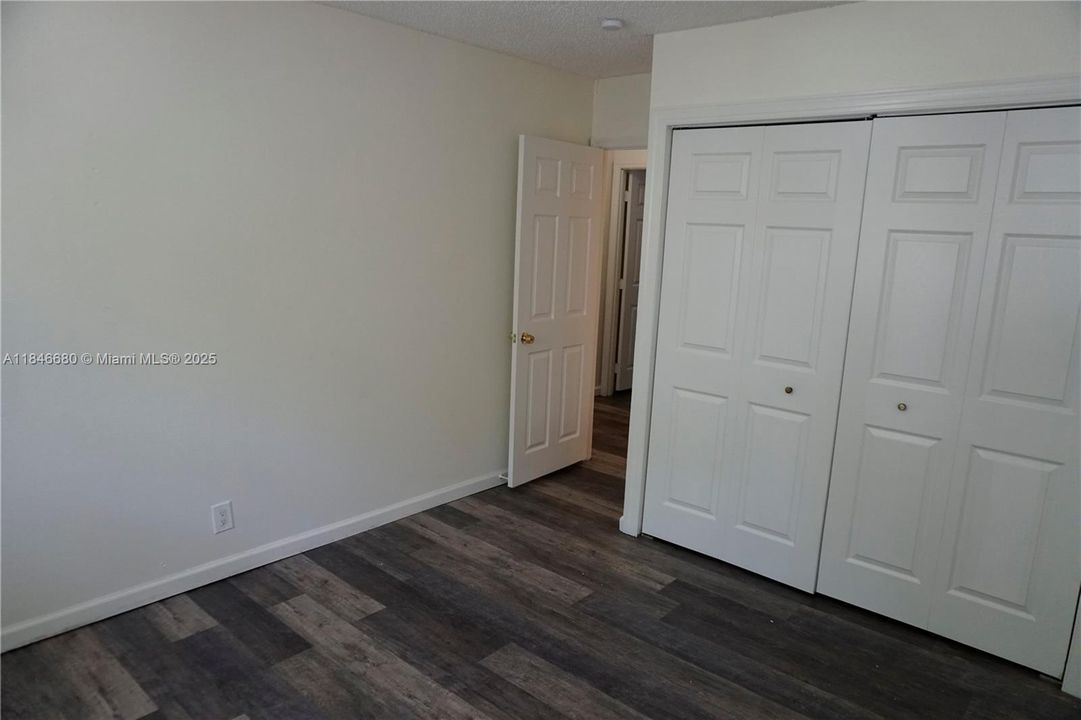 Недавно продано: $350,000 (3 спален, 2 ванн, 1458 Квадратных фут)