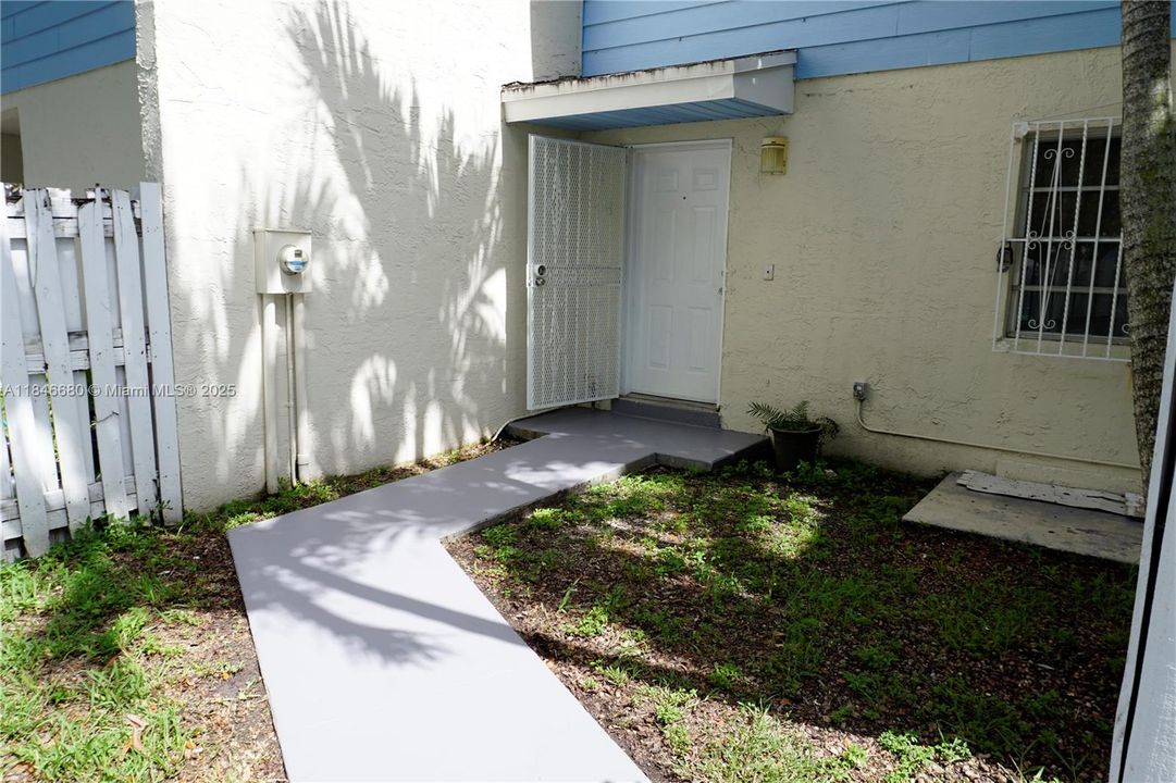 Недавно продано: $350,000 (3 спален, 2 ванн, 1458 Квадратных фут)