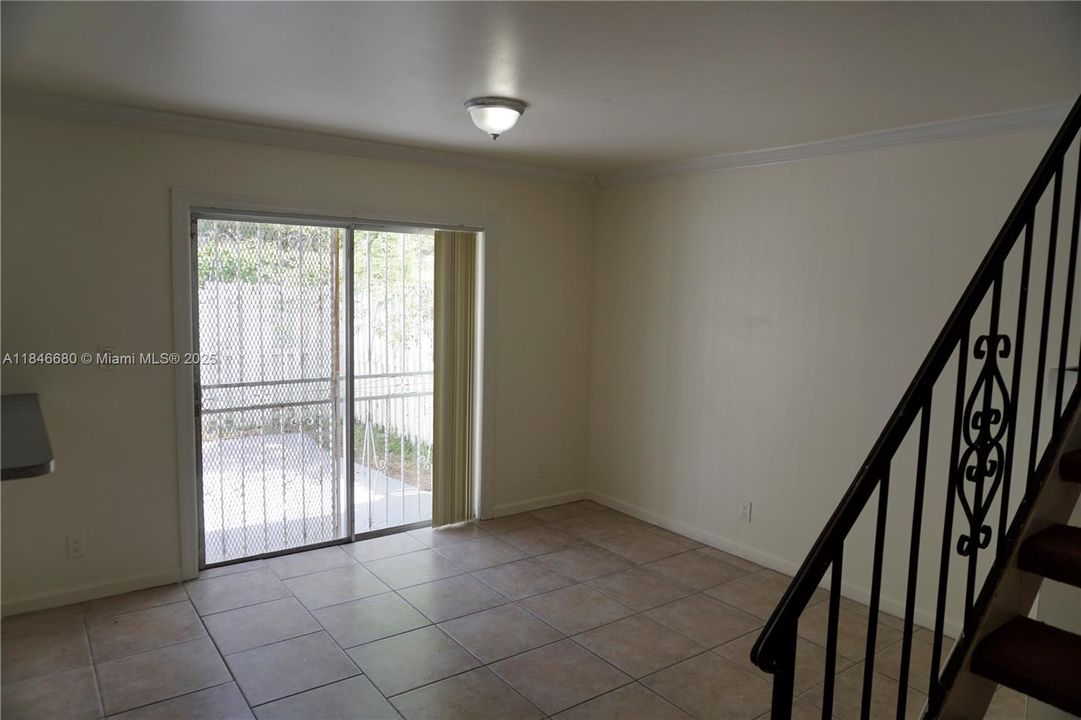 Недавно продано: $350,000 (3 спален, 2 ванн, 1458 Квадратных фут)