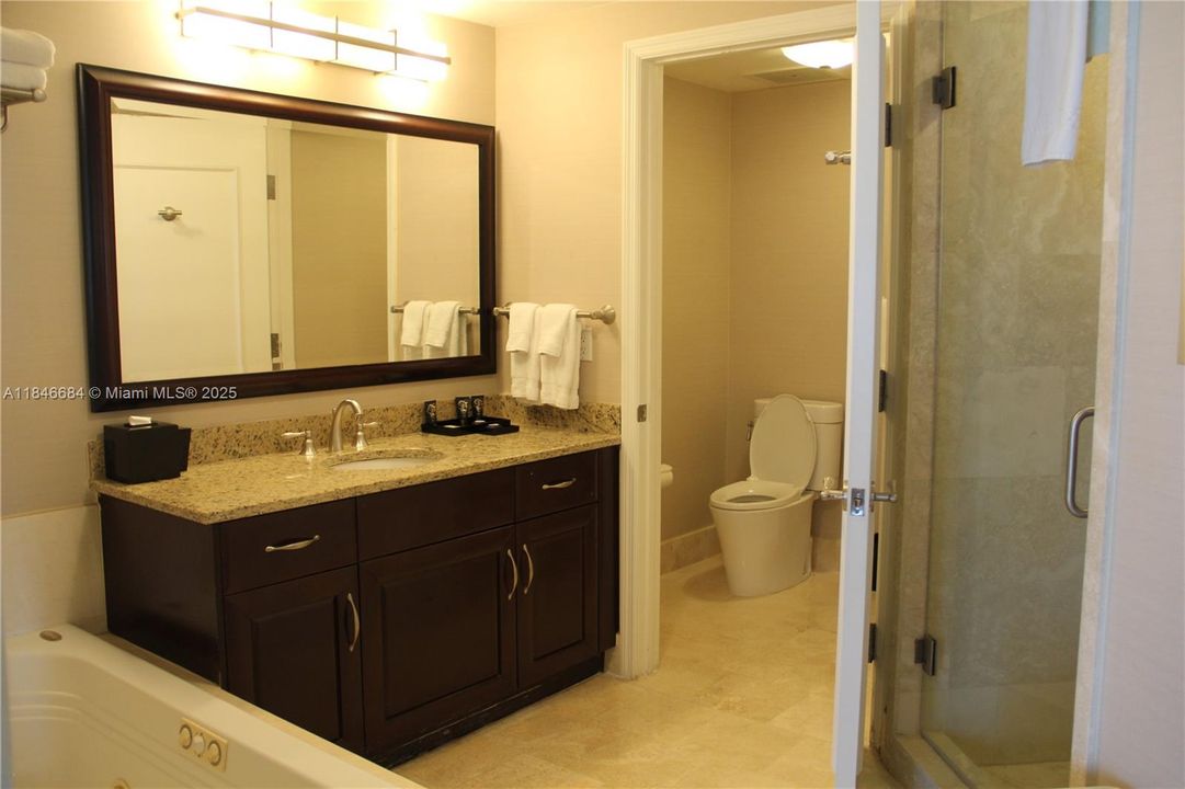 На продажу: $2,400,000 (2 спален, 3 ванн, 1557 Квадратных фут)