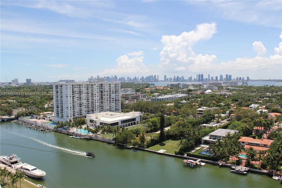 На продажу: $2,400,000 (2 спален, 3 ванн, 1557 Квадратных фут)