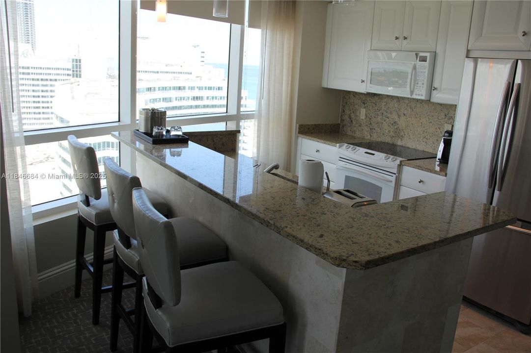 На продажу: $2,400,000 (2 спален, 3 ванн, 1557 Квадратных фут)