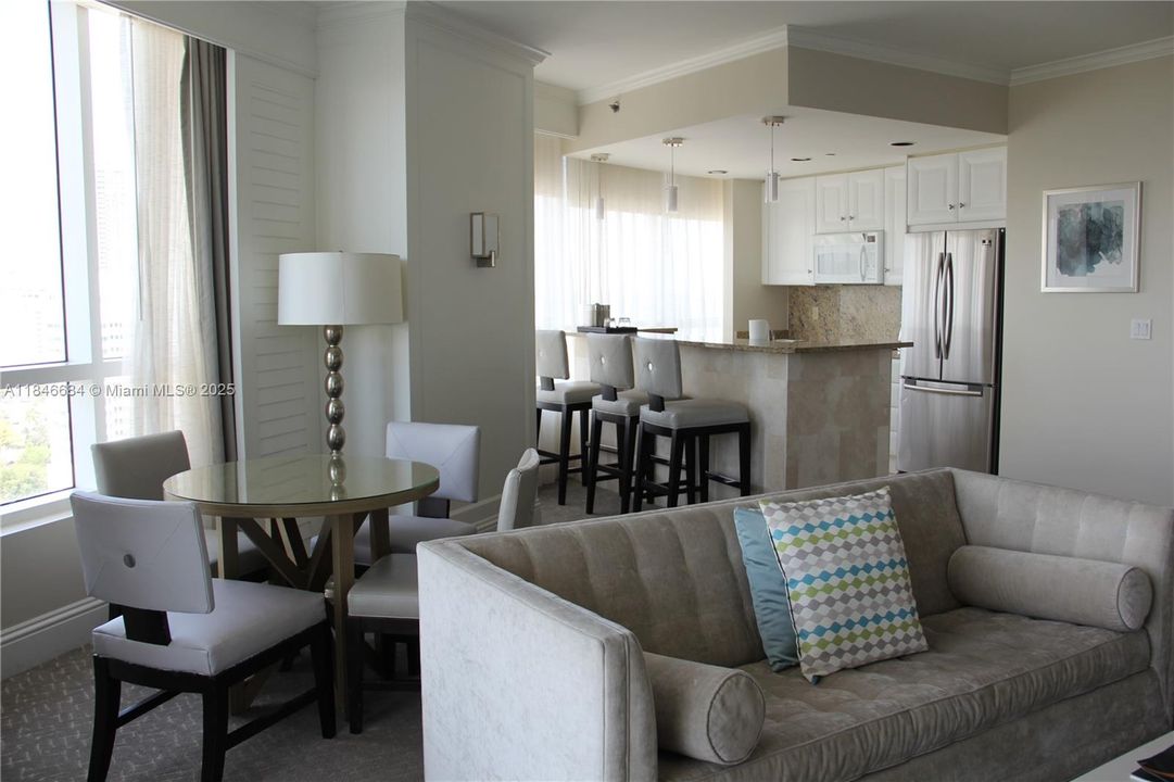 На продажу: $2,400,000 (2 спален, 3 ванн, 1557 Квадратных фут)