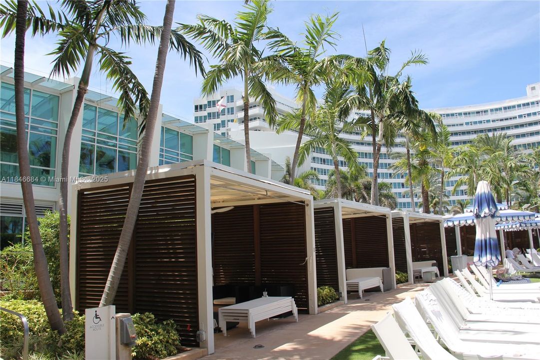 На продажу: $2,400,000 (2 спален, 3 ванн, 1557 Квадратных фут)