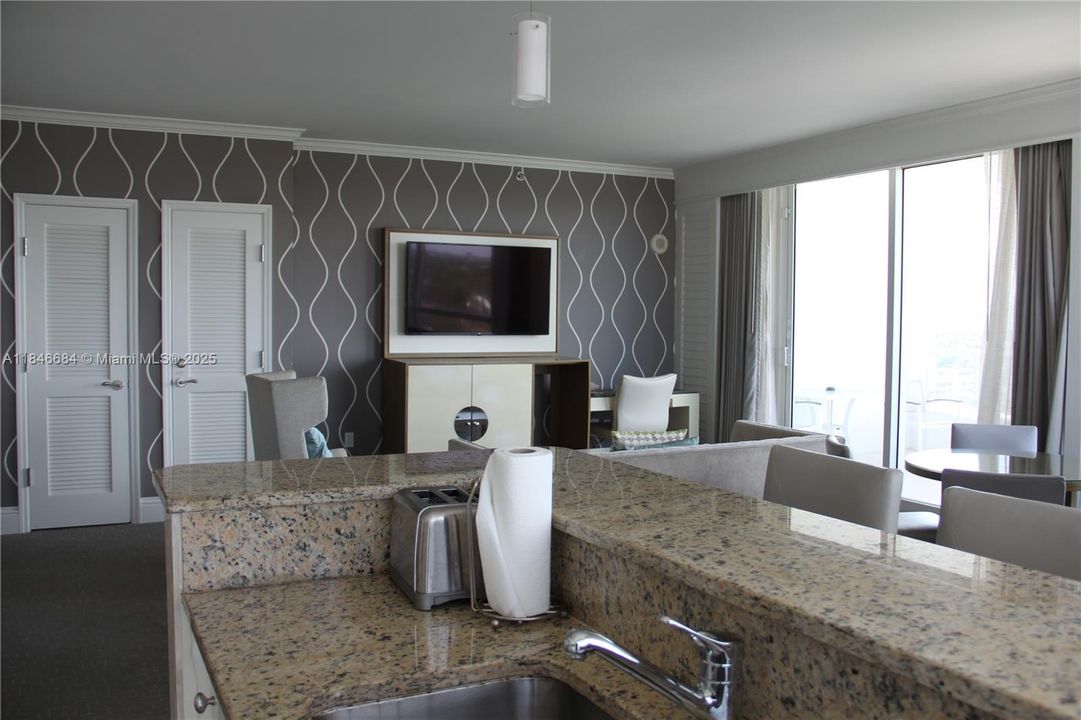 На продажу: $2,400,000 (2 спален, 3 ванн, 1557 Квадратных фут)