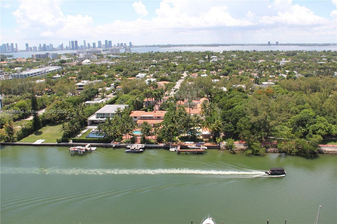 На продажу: $2,400,000 (2 спален, 3 ванн, 1557 Квадратных фут)