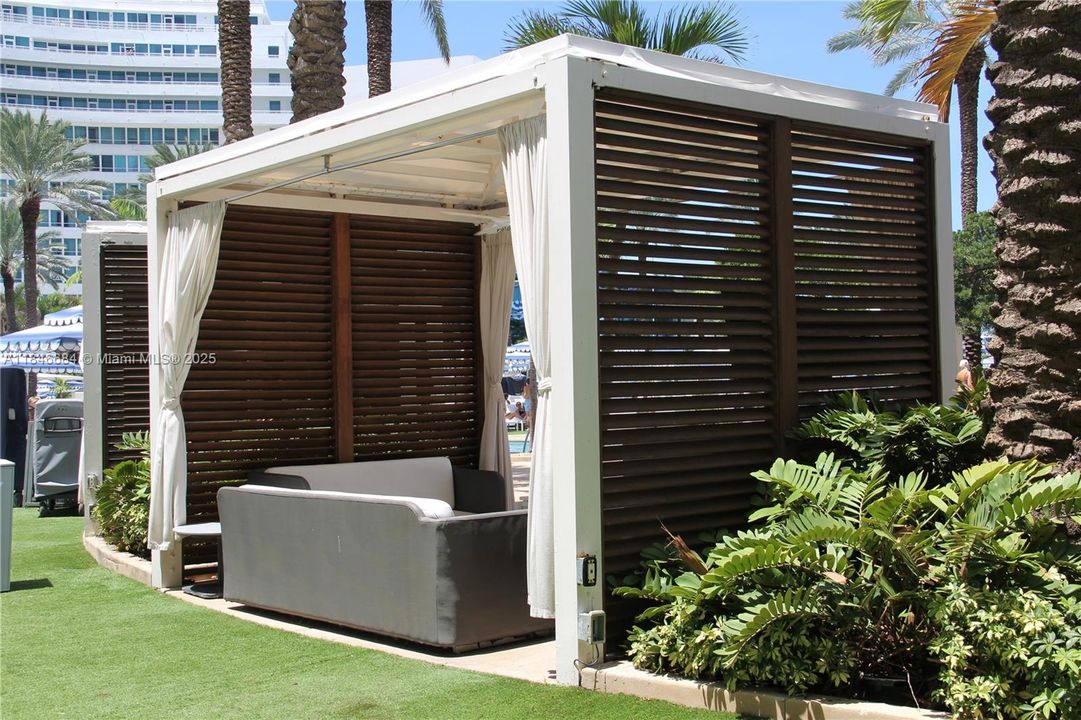 На продажу: $2,400,000 (2 спален, 3 ванн, 1557 Квадратных фут)