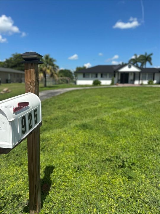 For Sale: $490,000 (5 beds, 3 baths, 2515 Square Feet)